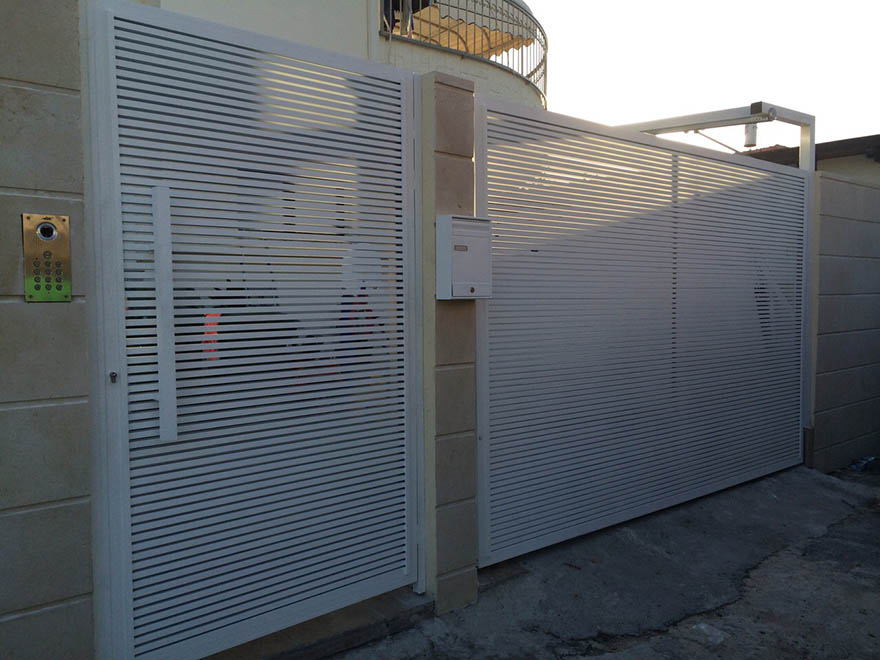 שער כניסה הייטק רווח 10 מ- צבע 9016 