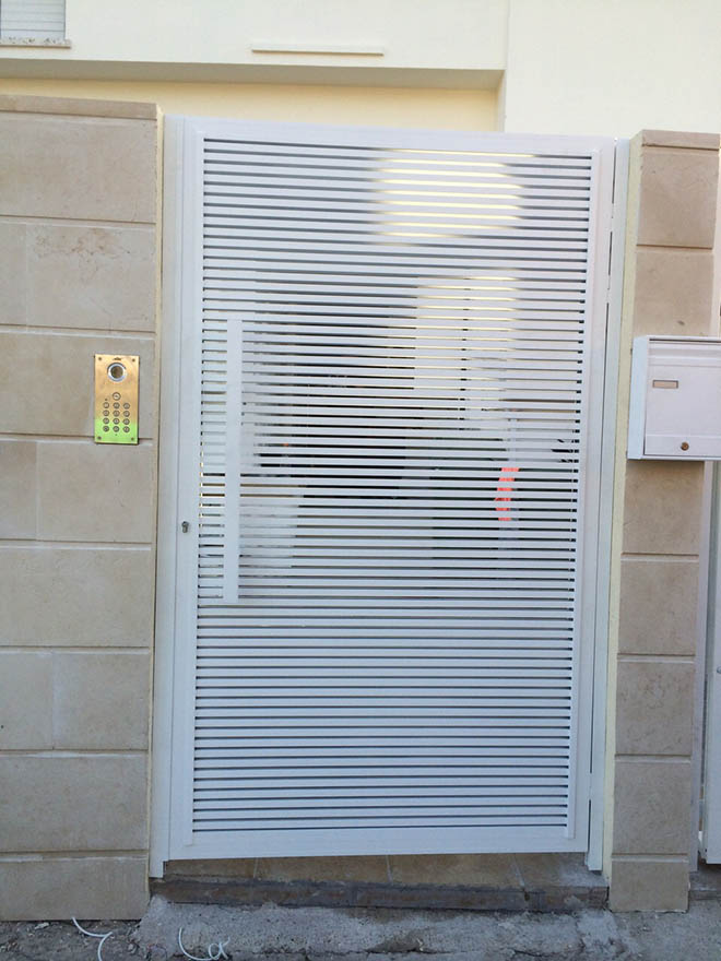 שער כניסה הייטק רווח 10 מ- צבע 9016 