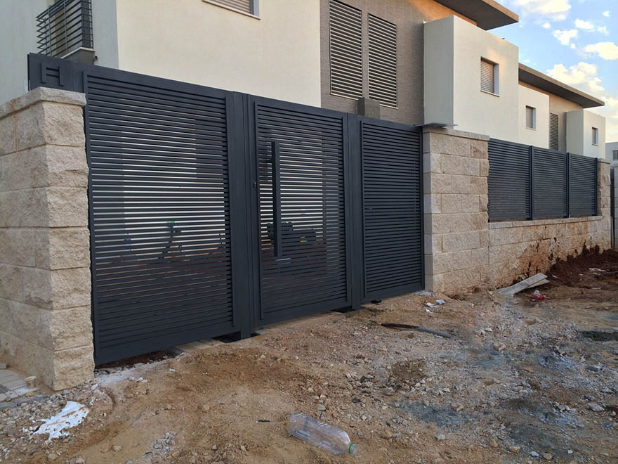 שער כניסה וגדר הייטק רווח 10 מ- צבע 1220 