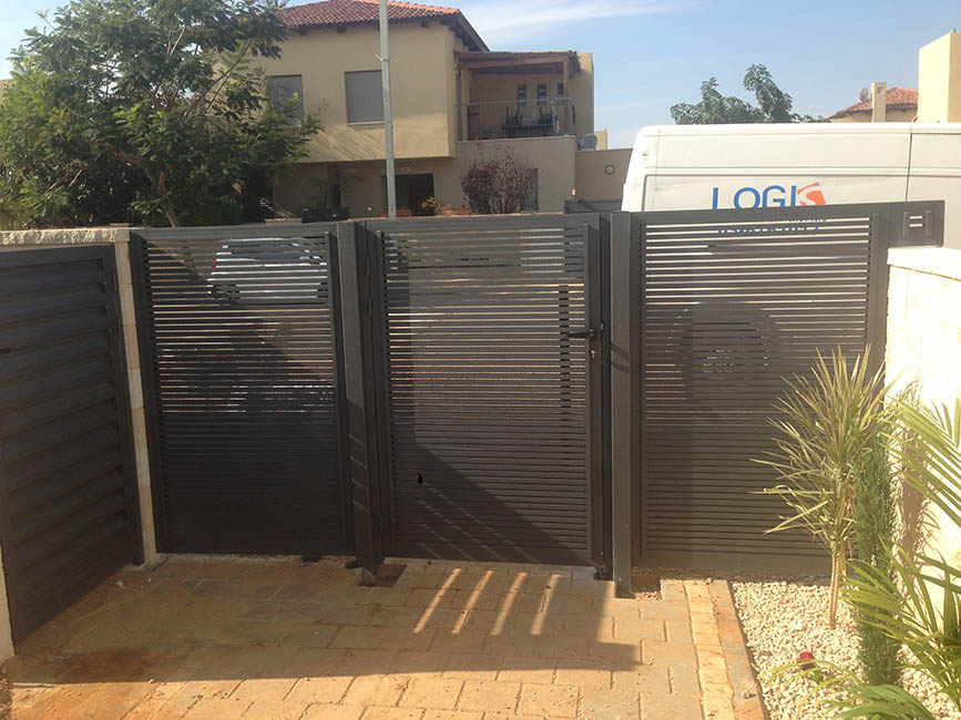 שער כניסה וגדר הייטק רווח 10 מ- צבע 1220 