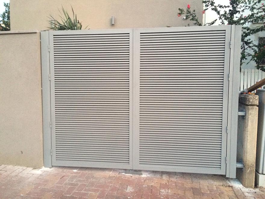 שער לרכב הייטק רווח 10 מ אטום- צבע 150