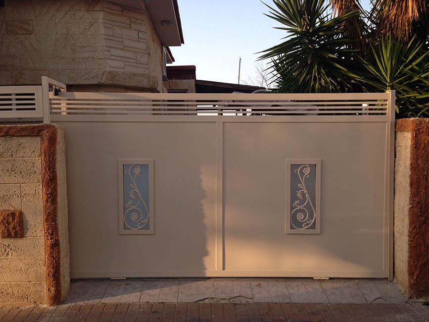 שער נגרר דגם פח עם עיטור זכוכית משולב הייטק -צבע 2040