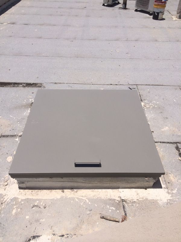 דלת פח עלייה לגג - צבע 7030