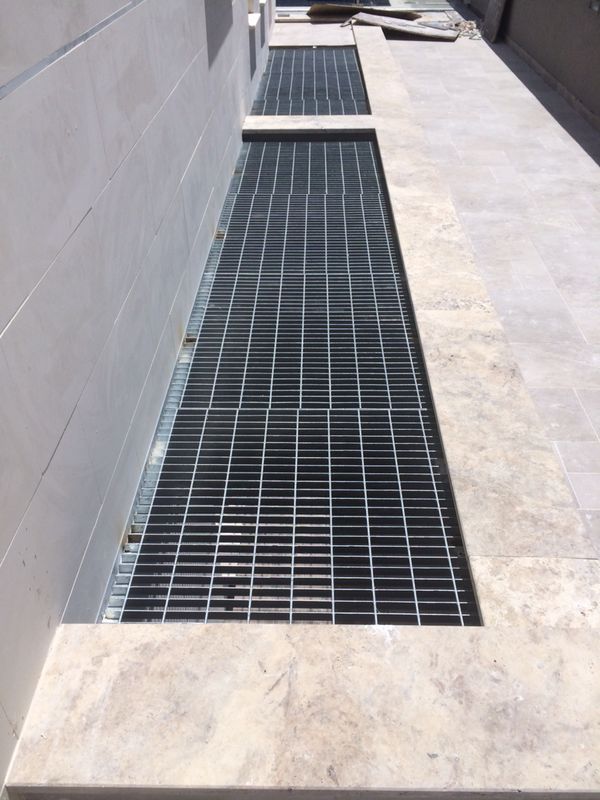 סבכה חצר אנגלית מגלוונת