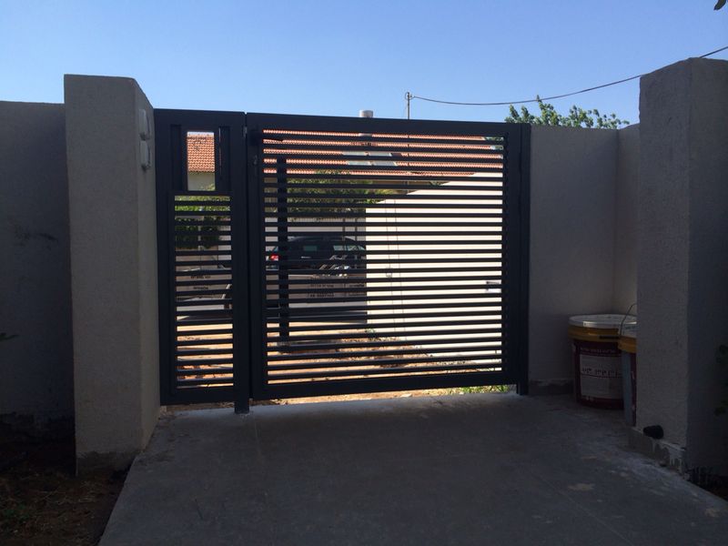 שער  הייטק כניסה וקבוע עם הכנה לפאנל אינטרקום - צבע 221